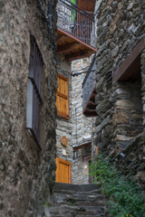 Fototapeta na wymiar View of an alley in the rustic village of QUeralbs
