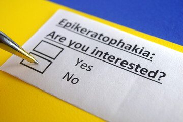 Obraz premium One person is answering question about epikeratophakia.