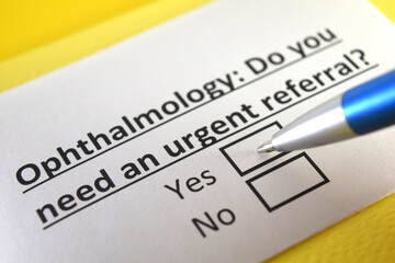 Obraz premium One person is answering question about ophthalmology.