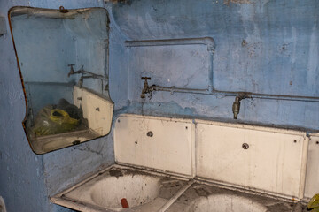 Casa e fabbrica abbandonata, Milano 