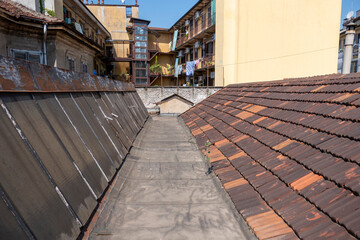 Casa e fabbrica abbandonata, Milano 