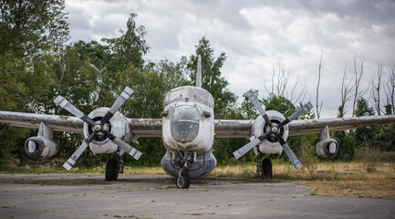 Fototapeta na wymiar Military urbex of a lockheed plane P-2 forget inside an abandoned military base.