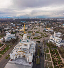 Obraz premium The territory of the exhibition of achievements of the national economy, VDNH, non-working fountains and an empty city park, Moscow during quarantine, aerial photography