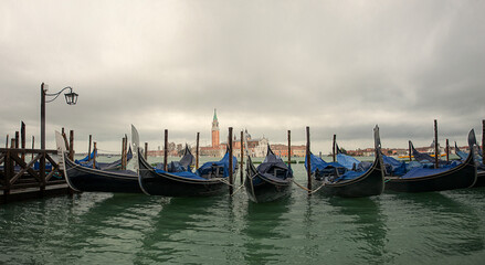 Fototapeta na wymiar Venezia Gondole with San Giorgio island in background