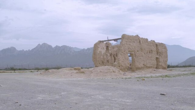 Ruin in the mexican desert with mountains.