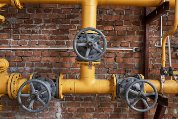 Heat conduit pipes and communications of tenological systems with valves and manometers