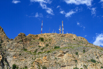 Antenas en una montaña en Almería, España.