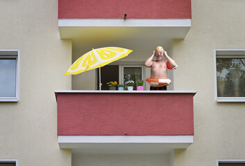 Urlaub Zuhause auf dem Balkon