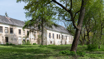 Fototapeta na wymiar abandoned manor in estonia