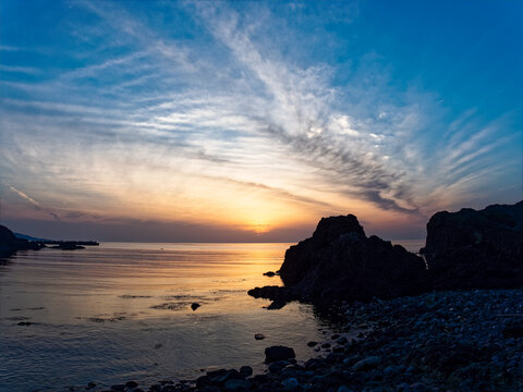 岩浜の波打ち際の夕焼け © bluebullet0315