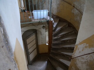 Alte, marode Treppe