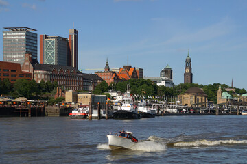 Obraz premium Landungsbrücken in Hamburg