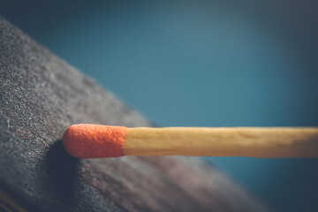 マッチとマッチを擦る茶色の部分の側薬（がわぐすり）