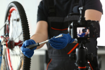 Focused photo on mechanic that demonstrating equipment
