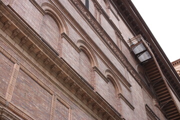 building, architecture, skyscraper, city, office, urban, sky, business, downtown, tower, tall, high, buildings, construction, window, glass, blue, san francisco, apartment, old, windows, exterior, str