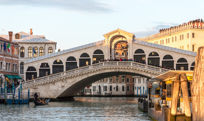 Fototapeta na wymiar Rialto Bridge in Venice