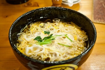 卵とじしらす蕎麦
江ノ島の料理屋さんにて