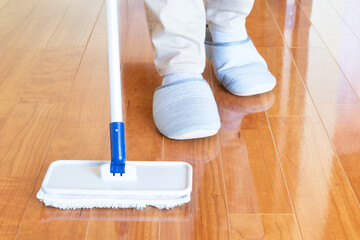 フロアリングのワックスがけ	