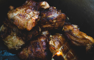 Obraz na płótnie Canvas bonfire delicious chicken thighs with crust