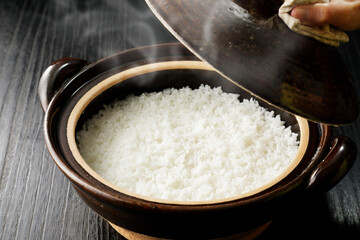 土鍋で炊いたごはん　Rice cooked in Japanese hot pot