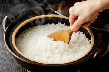 土鍋で炊いたごはん　Rice cooked in Japanese hot pot