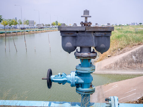 Control knobs for big water blue pipes