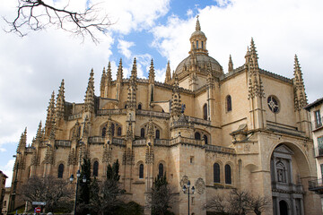 Fototapeta na wymiar Photo of the ancient Segovia cathedral in Spain during a sunny day
