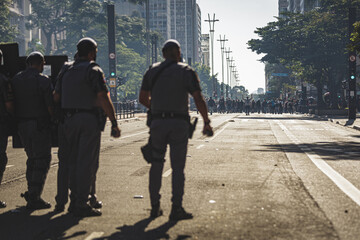 31-05-2020 - Manifestantes em confronto com a PM de SP na Avenida Paulista em meio a manifestação...