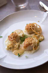 Scallops with creamy sauce