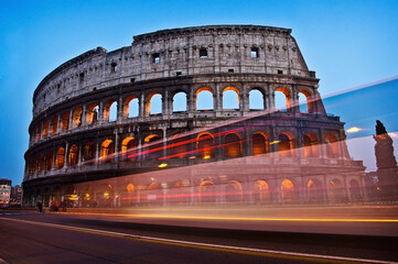 Fototapeta na wymiar Bus passing in front of the roman Colosseum