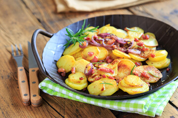 Bratkartoffeln in der Pfanne
