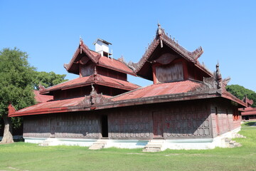 Pavillons du palais royal à Mandalay, Myanmar	