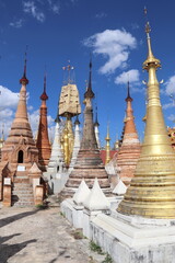 Stupa de Shwe In Dein au lac Inle, Myanmar	