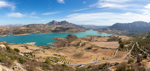 Water reservoir (embalse) of Zahara-el Gastor, which gets its water from River Guadalete. Panorama photo taken from Zahara de la Sierra, a white village located in Cadiz, Andalusia, Spain © Alberto