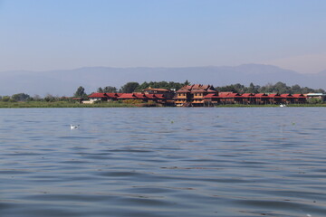Fototapeta na wymiar Hôtel sur le lac Inle, Myanmar