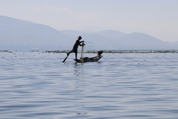P&ecirc;cheur sur le lac Inle, Myanmar