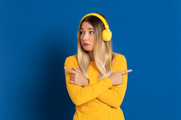 Blonde girl yellow headphones