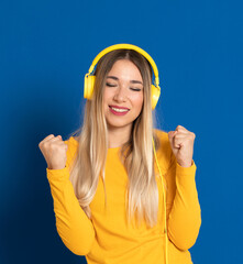Blonde girl yellow headphones