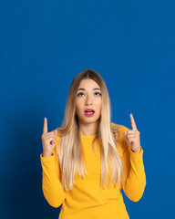 Blonde girl wearing a yellow T-shirt