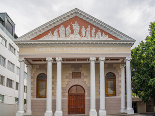 Fototapeta na wymiar View to the Christelijke Jongelingen-Vereeneging Church in Stellenbosch.
