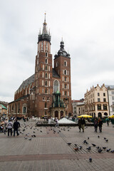 Obraz premium Saint Mary Church at main Market Square in Krakow, Poland