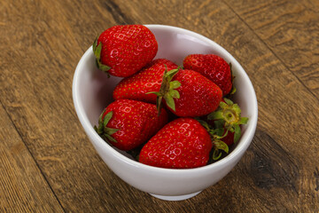 Sweet strawberry in the bowl