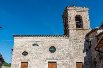 Fototapeta na wymiar ancient church in the village of macerino