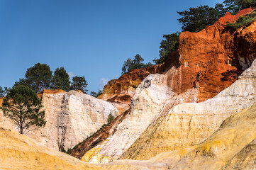 Colorado en Provence, terres d'ocres