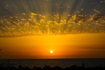 Obraz premium Beautiful sunset above sea or ocean. Vibrant and soft colors, magic light. clouds on the sky. Concept of romantic time on vacation in morocco.