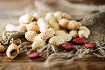Raw dried fresh peanut nuts