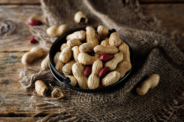Raw dried fresh peanut nuts