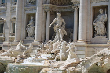 trevi fountain rome italy