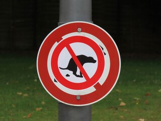 Sign Messing prohibited