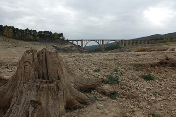 Obraz premium Entrepeñas Swamp in Pareja and Sacedón (Guadalajara). Drought in Spain.
